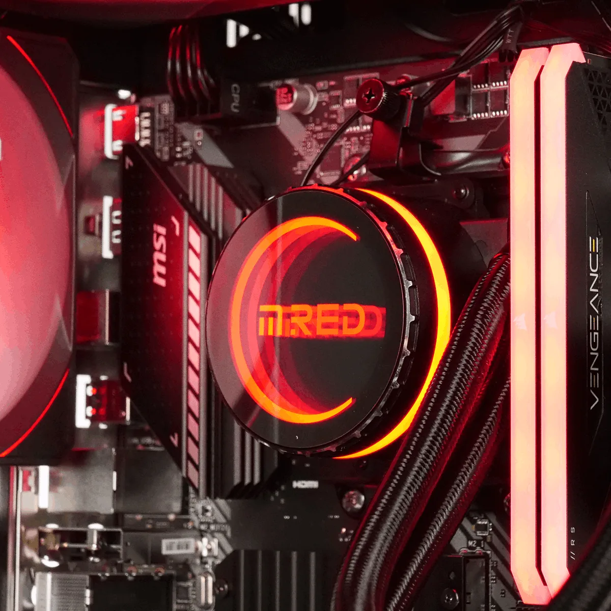 HADES - R7-5700X/5070/32Go/1To — vue 3