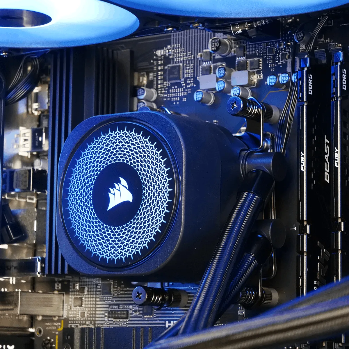 KRAKEN - R7-8700F/5070/32Go/1To — vue 3