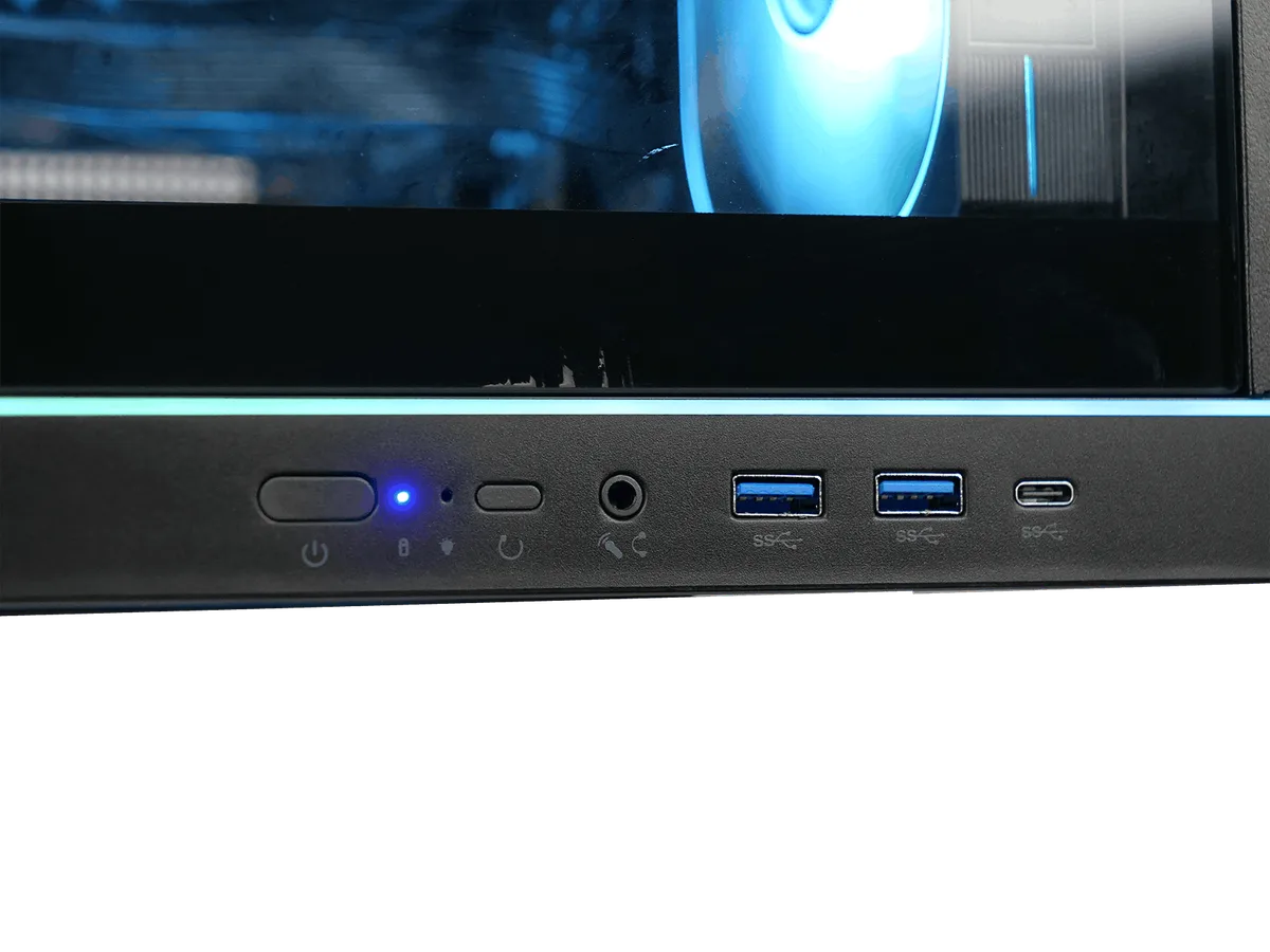 ULTRA - R7 7800X3D/5070/32Go/1To, vue 6