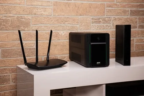 APC EASY UPS 1200VA 230V AVR — vue 3