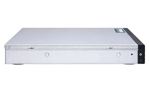 Qnap 16 1GbE PoE ports+2 RJ45+SFP+combo port — vue 4