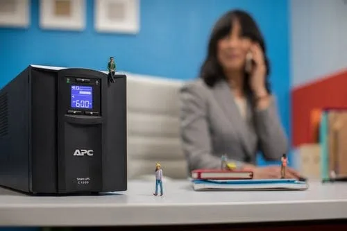 APC Smart-UPS C 1000VA — vue 8