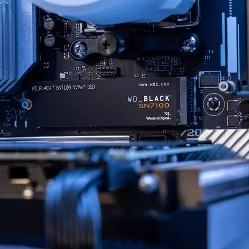 WD Black SN7100 2To Gen4 NVMe M.2 — vue 3
